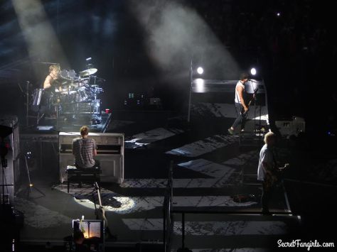 5SOS MSG luke piano